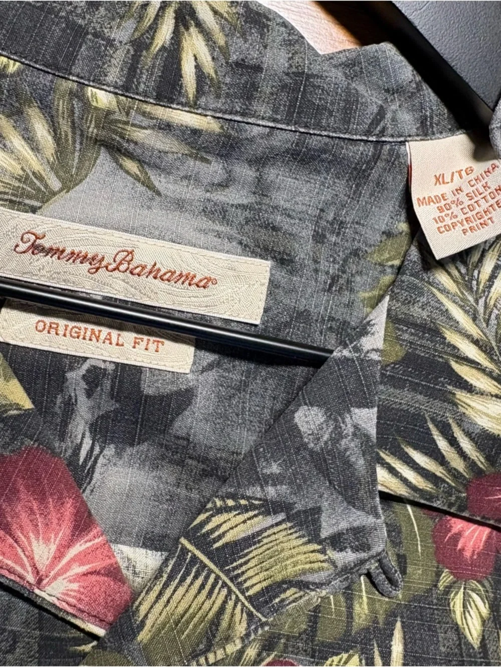 Tommy Bahama Silk Hawaiian Shirt XL Gray Floral Camp - Picture 4 of 8